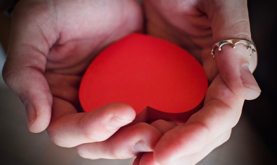 Ce înseamnă expresia „a pune mâna pe inimă”